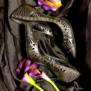 BCBG Black Leather Pump